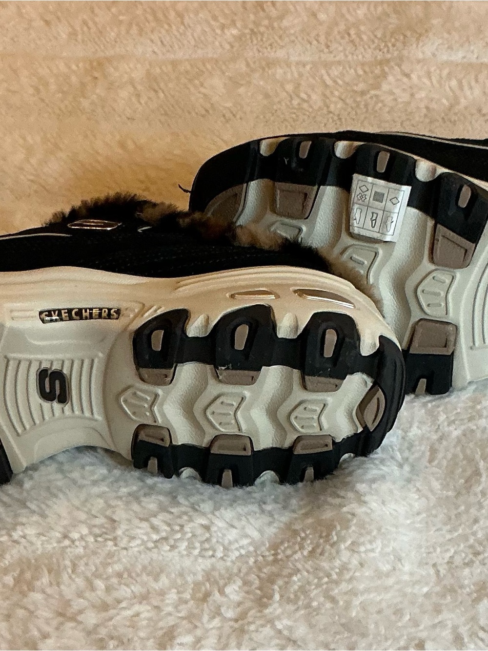 SKECHERS D’LITES BLACK LEOPARD FAUX FUR SLIP-ON SNEAKERS(9.5) - Picture 5 of 6